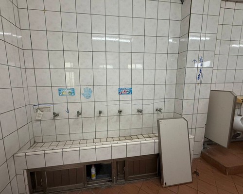 台中房屋整修, 台中老屋翻新, 台中舊屋翻修, 台中房屋修繕, 台中房屋整修改造, 台中浴室修繕, 台中浴室整修, 
			台中浴室翻新, 台中地磚壁磚鋪設, 台中衛浴設備打除, 台中浴室翻修費用?, 台中浴缸拆除, 台中拆除清運, 台中配電改管, 台中打底防水, 台中貼壁磚地磚, 台中浴室空間規劃, 台中泥作工程, 
			台中地面磁磚打除, 台中磁磚鋪貼, 台中泥作工程, 台中地面磁磚打除, 台中磁磚鋪貼, 台中油漆粉刷